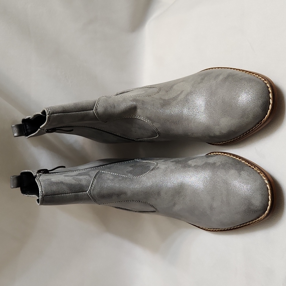 Boutique by Corkys Starboard Metallic Gray Heeled Western Ankle Boots (W Size 8)